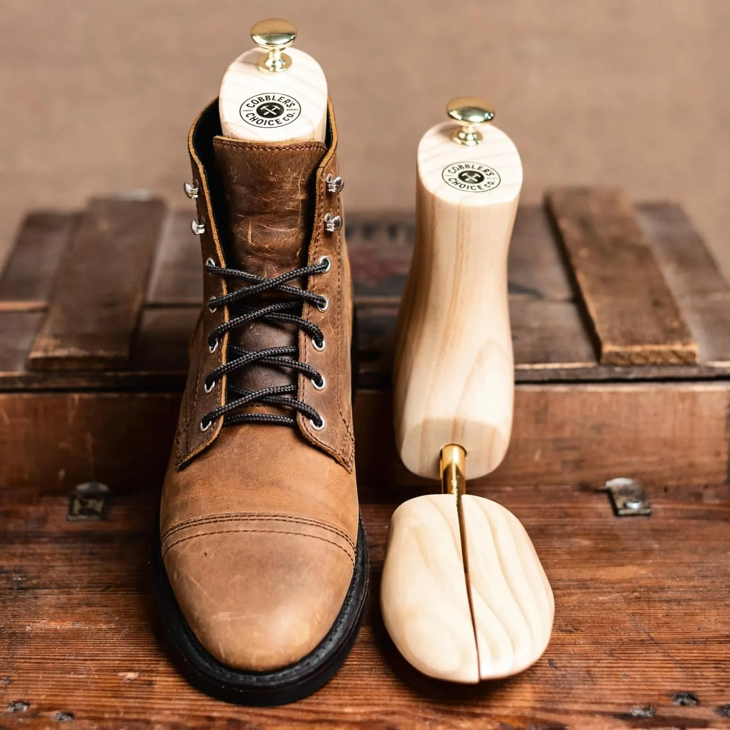 Cobbler's Choice Co. Finest Quality Men’s Boot Tree – Varnished Natural Wood, Timeless Design, Signature Finish, Tan