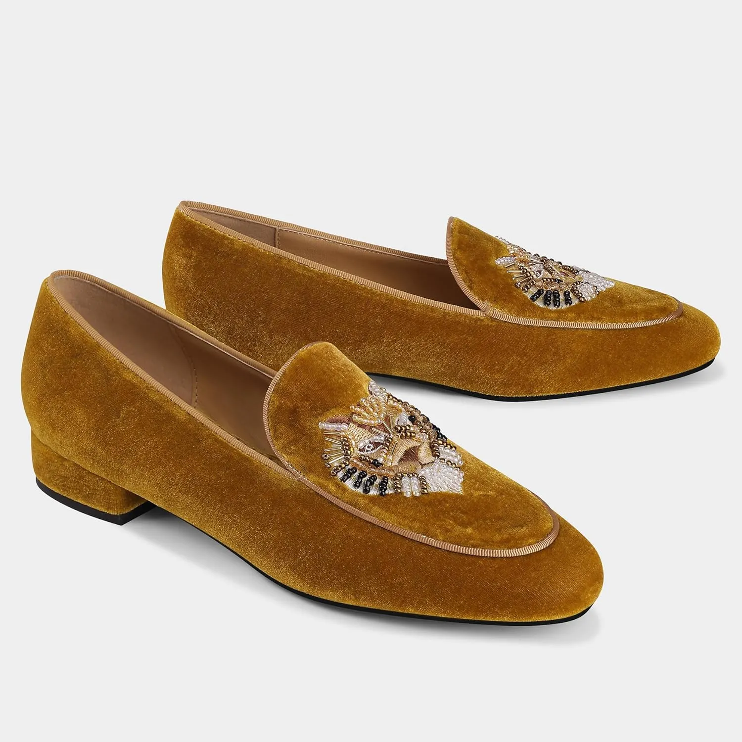 Embroidered Loafers for Women Round Toe Velvet Flats with Tiger Head Pattern
