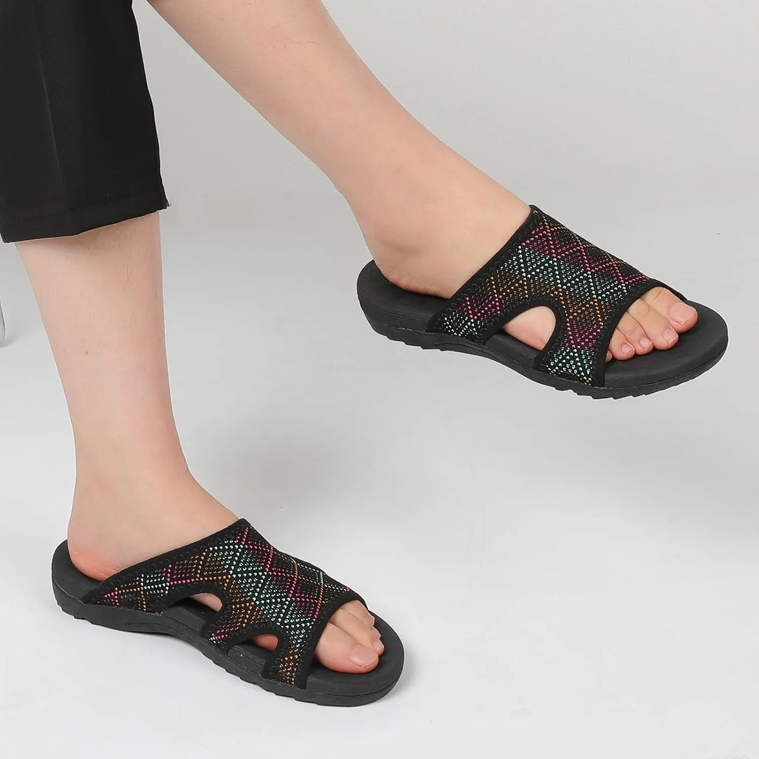 LeIsfIt Womens Slide Sandals Arch Support Slides Slip on Plantar Fasciitis Sandals Ladies Yoga Mat Thick Cushion Slipper Slides for Indoor Outdoor