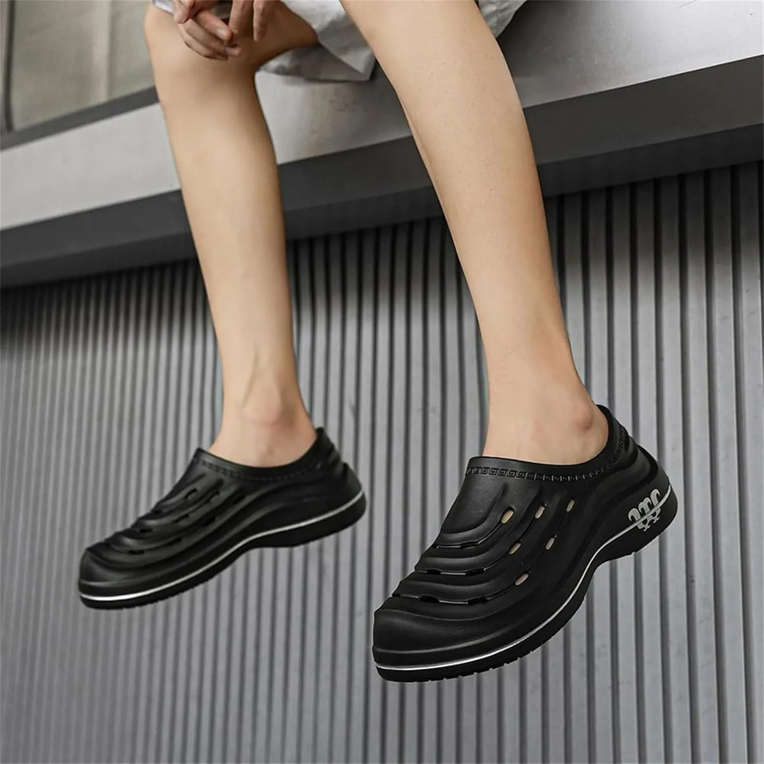 Men's and Women's Arch Support Clogs,Wide Toe Box Non-Slip Beach Slippers,Oil Resistant Waterproof Armadillo Chef Shoes, Slip-on Garden Shoes Lightweight Kitchen Clogs with Removable Cushion Footbed