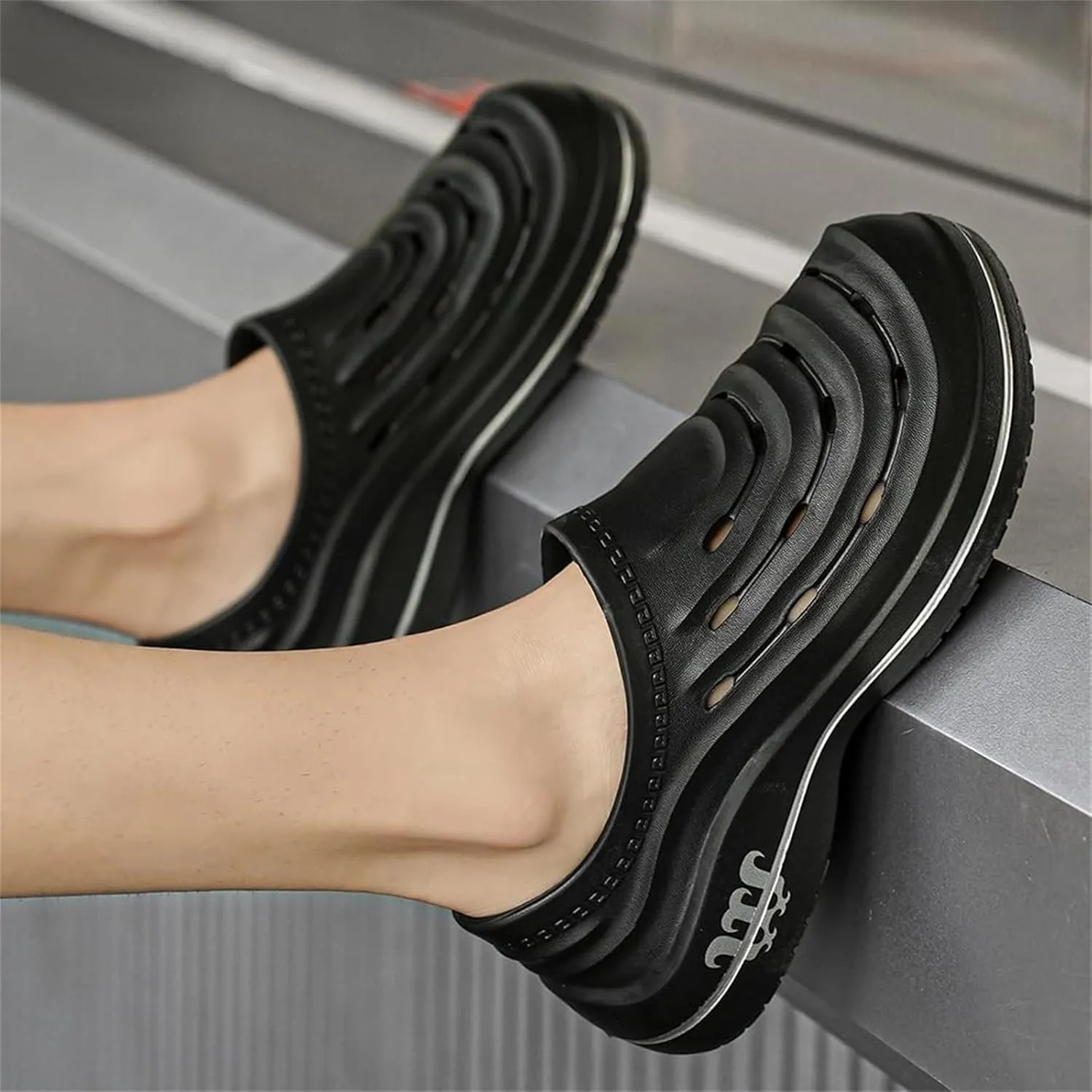 Men's and Women's Arch Support Clogs,Wide Toe Box Non-Slip Beach Slippers,Oil Resistant Waterproof Armadillo Chef Shoes, Slip-on Garden Shoes Lightweight Kitchen Clogs with Removable Cushion Footbed