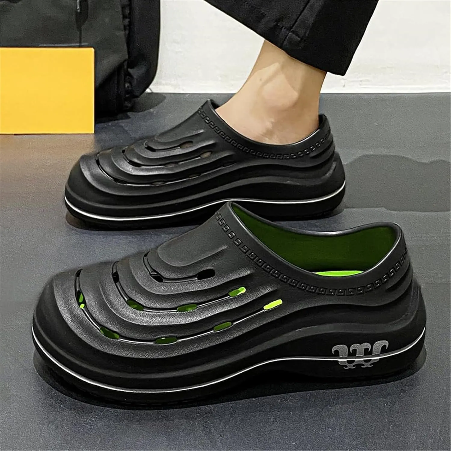 Men's and Women's Arch Support Clogs,Wide Toe Box Non-Slip Beach Slippers,Oil Resistant Waterproof Armadillo Chef Shoes, Slip-on Garden Shoes Lightweight Kitchen Clogs with Removable Cushion Footbed