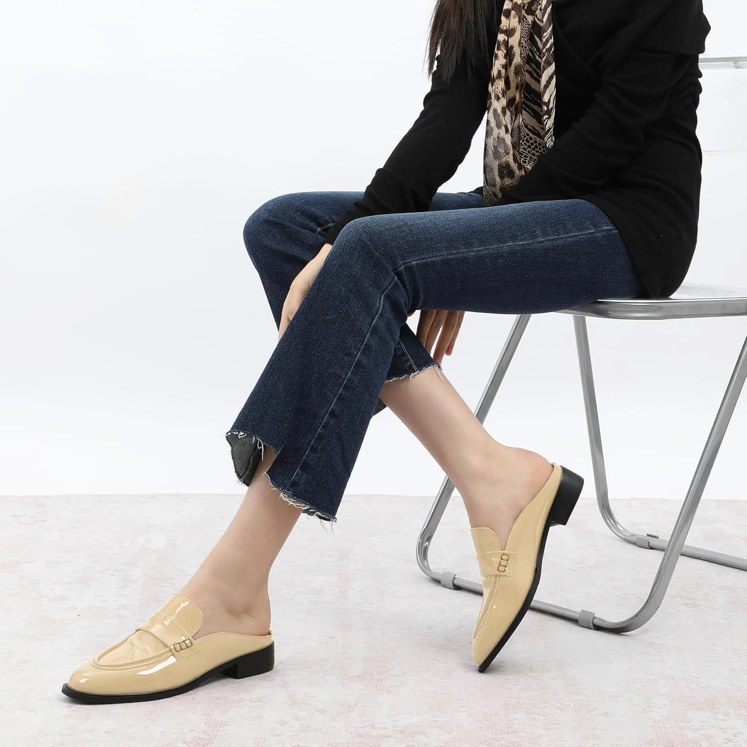 WAYDERNS Mules for Women Low Block Heel Closed Round Toe Patent Slip on Backless Mules Shoes Comfortable Casual Classic Shopping Dating Party Slides Loafer Shoes 1.4 Inch